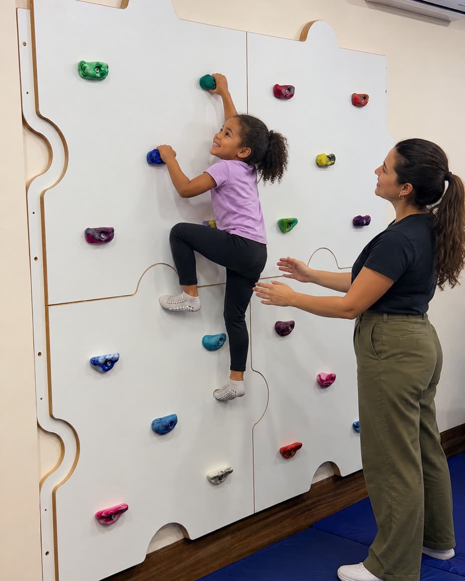 Parede de escalada da sala de integração sensorial